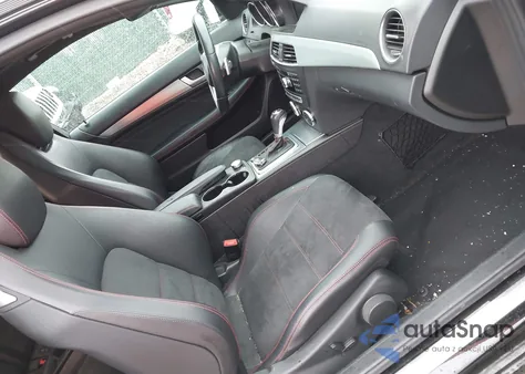 2014 Mercedes-Benz C 250 z USA, uszkodzony, nr VIN WDDGJ4HB0EG289247